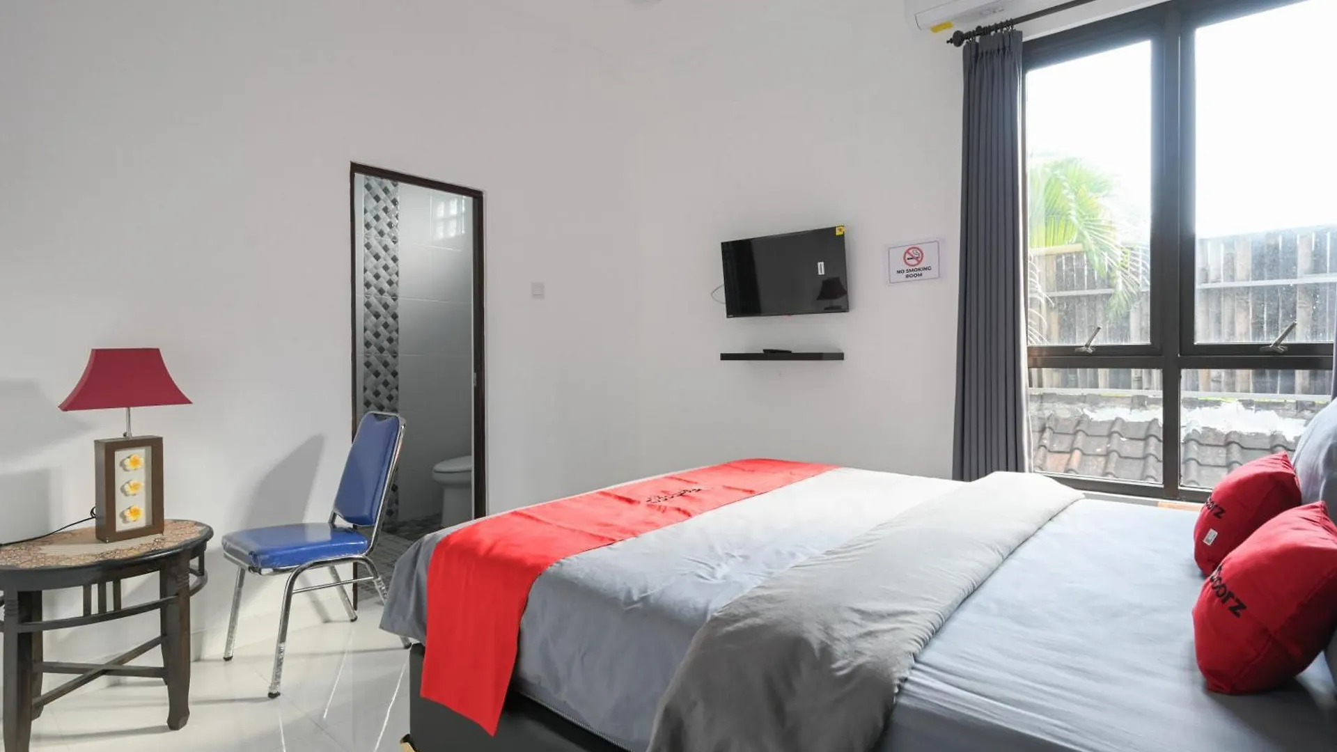 Gasthuis Reddoorz At Lotus House Seminyak Hotel